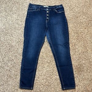 KanCan Skinny High Rise button fly Jean, size 33